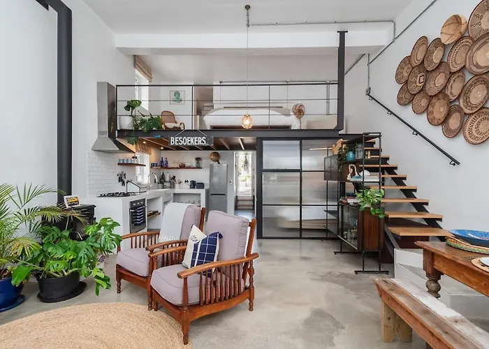 The Old Shop Loft Apt In The Heart Of Kalk Bay