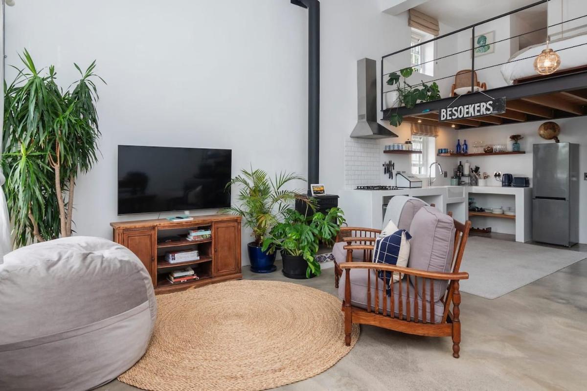 The Old Shop Loft In The Heart Of * Kalk Bay
