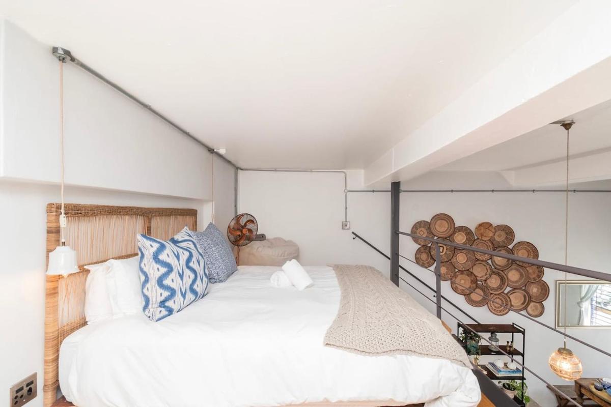 Apartment The Old Shop Loft In The Heart Of Kalk Bay